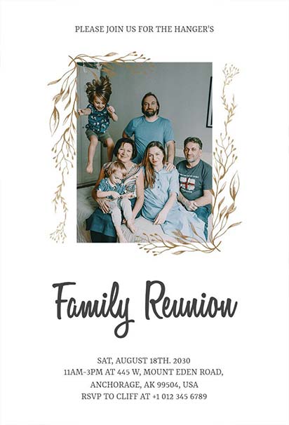 Family Reunion Design Featuring a Personalized Photo Frame With Simple and Elegant Details